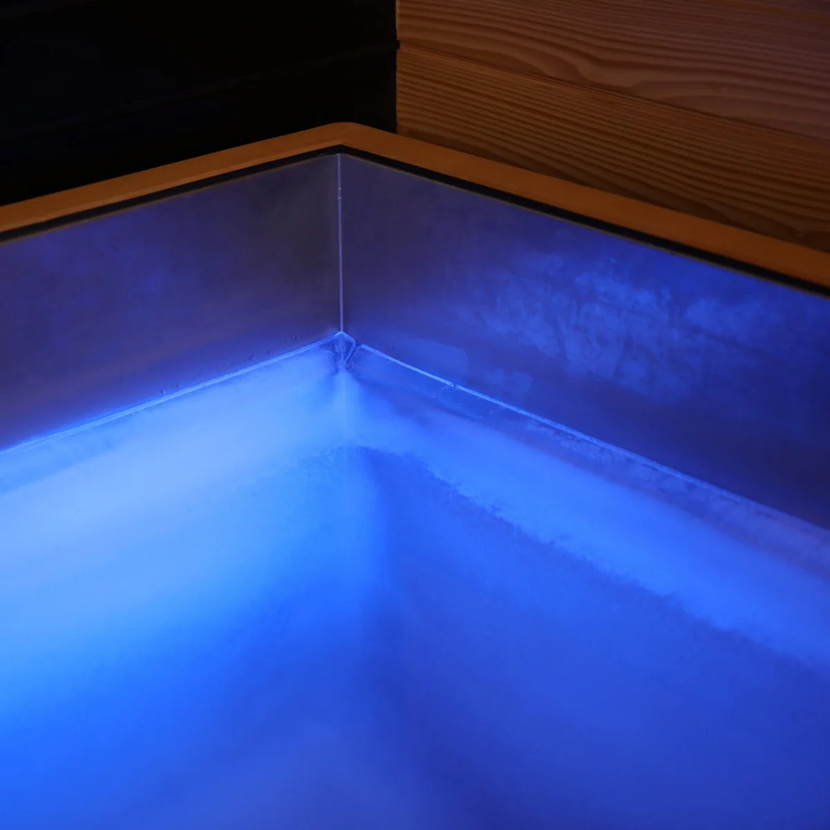 REVIVE Luxury Plunge